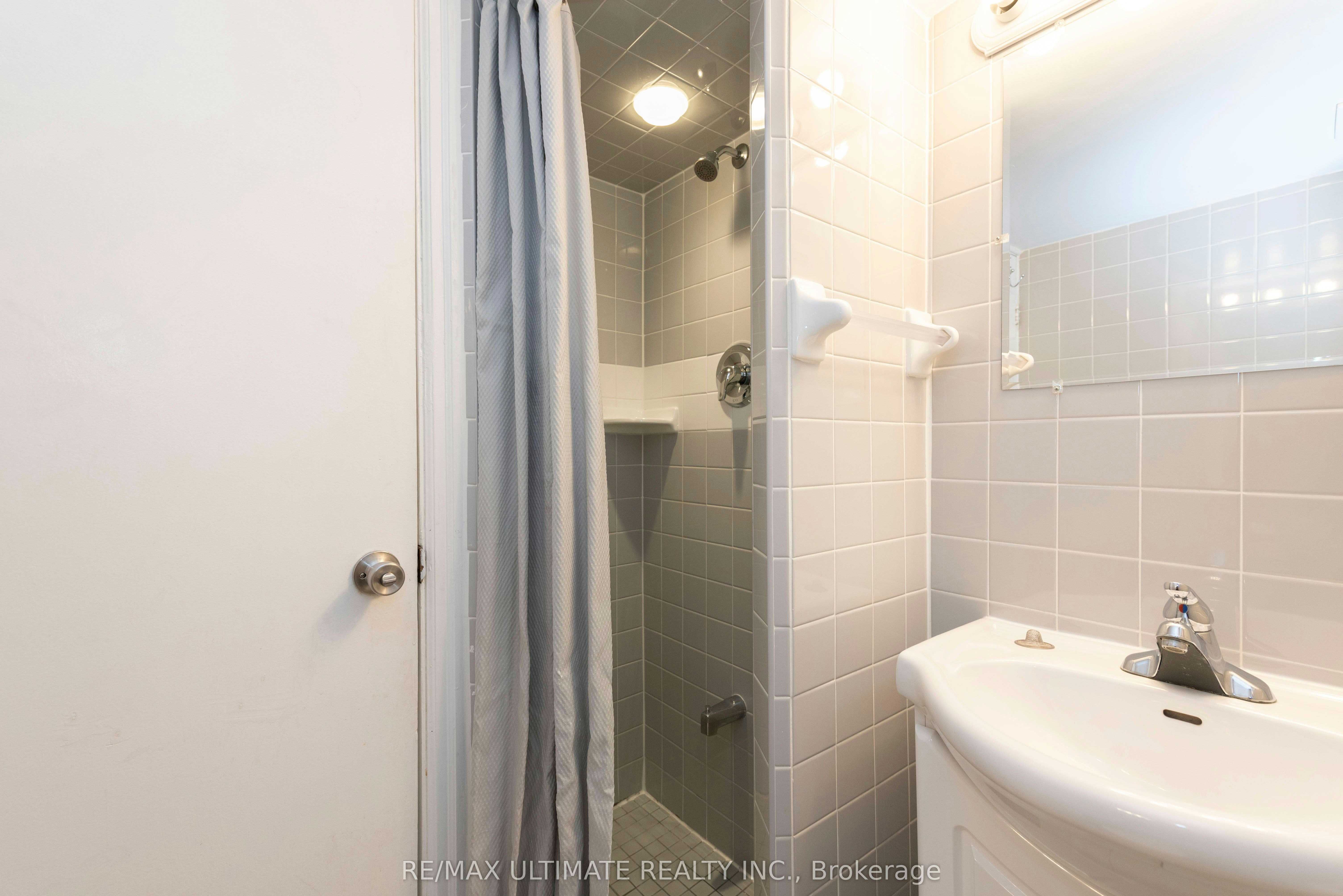 7 Joanith Lower Drive, Toronto, ON, M4B 1S6 - 8
