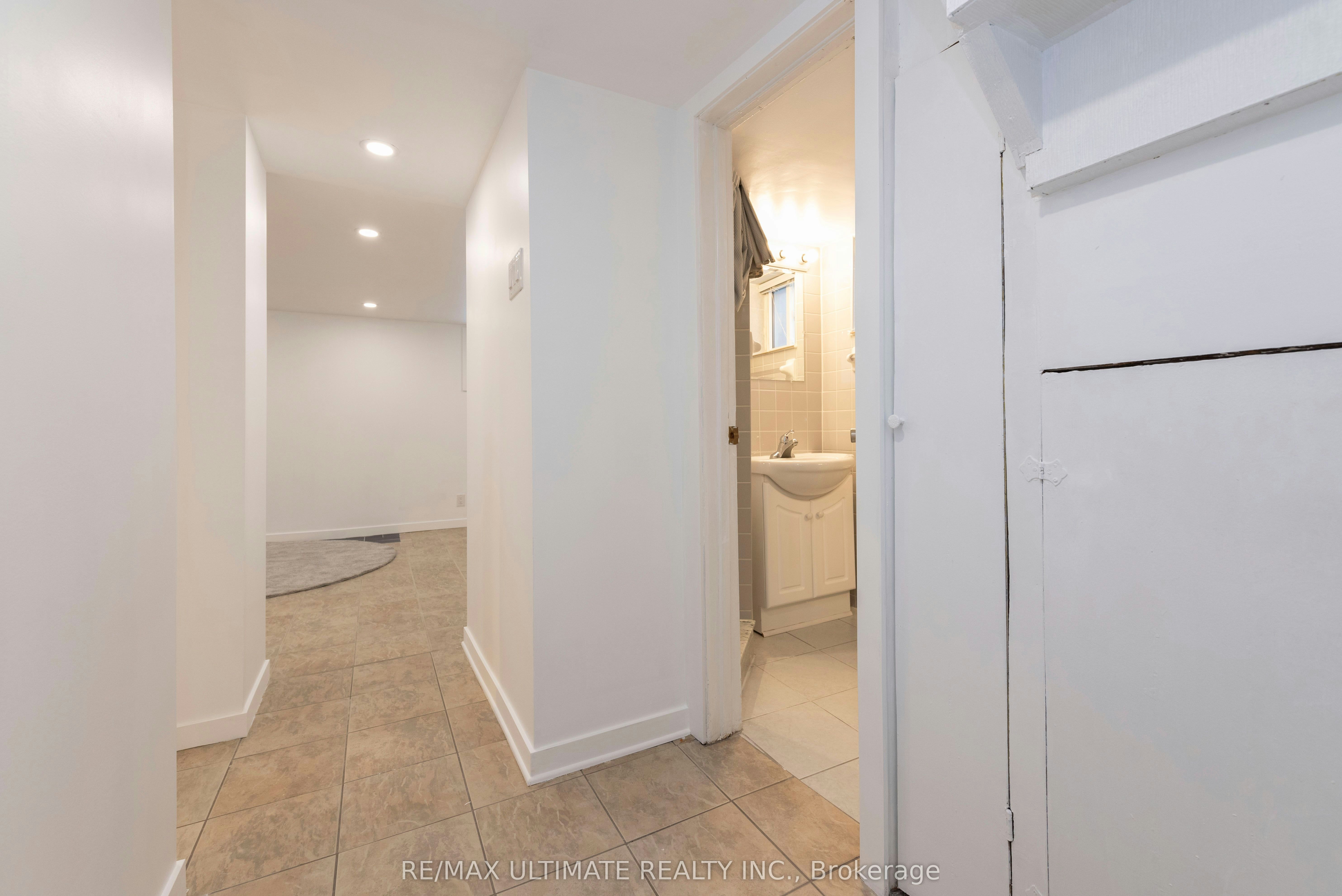 7 Joanith Lower Drive, Toronto, ON, M4B 1S6 - 5