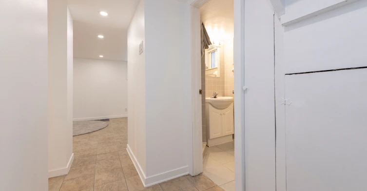 7 Joanith Lower Drive, Toronto, ON, M4B 1S6 - 5