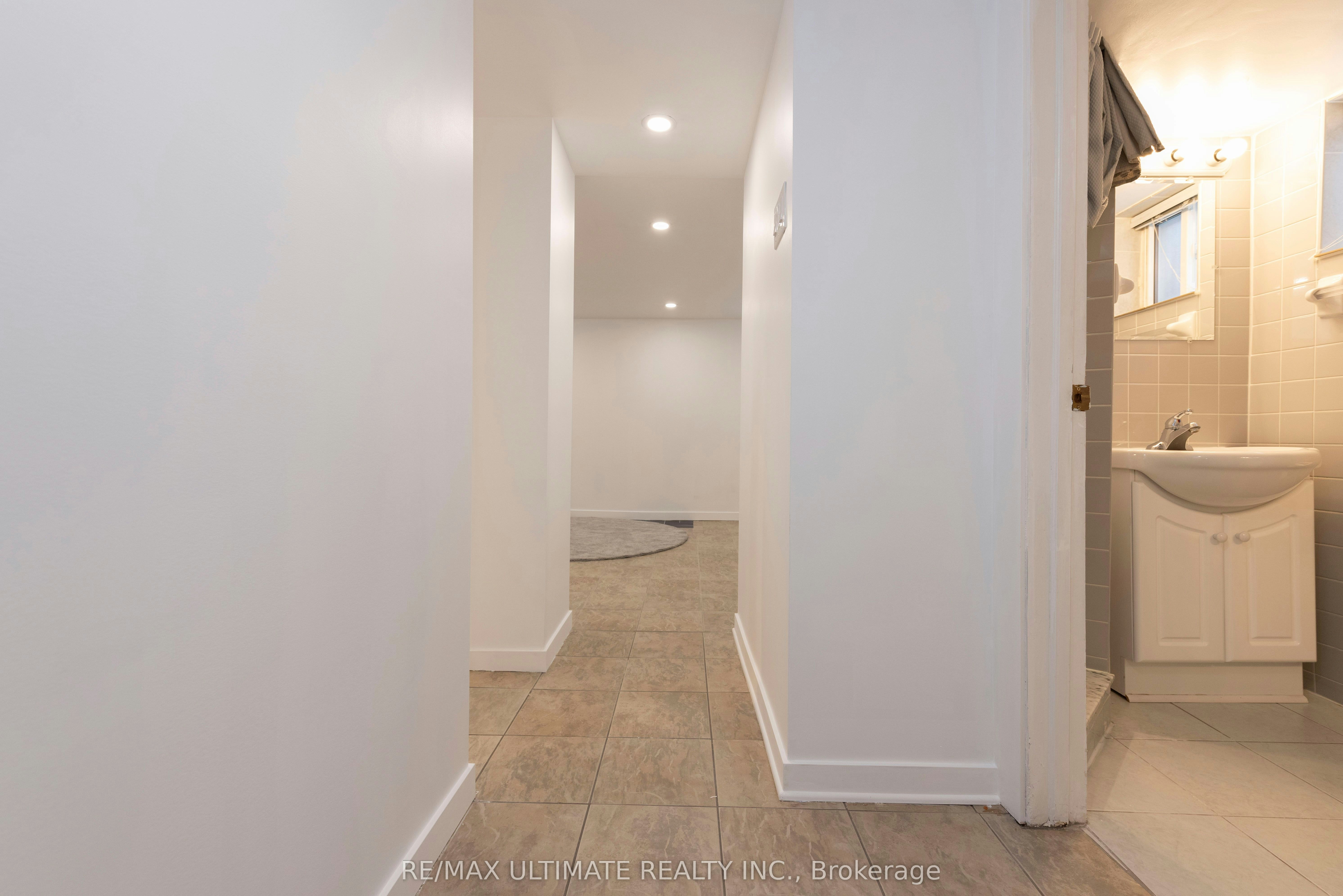 7 Joanith Lower Drive, Toronto, ON, M4B 1S6 - 6
