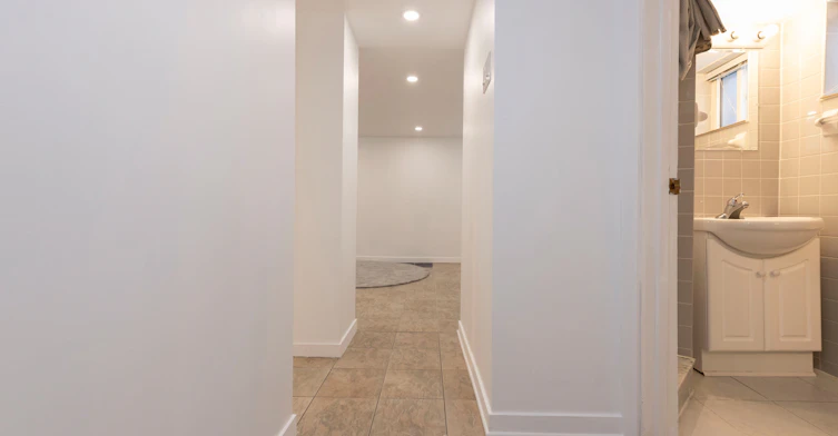 7 Joanith Lower Drive, Toronto, ON, M4B 1S6 - 6