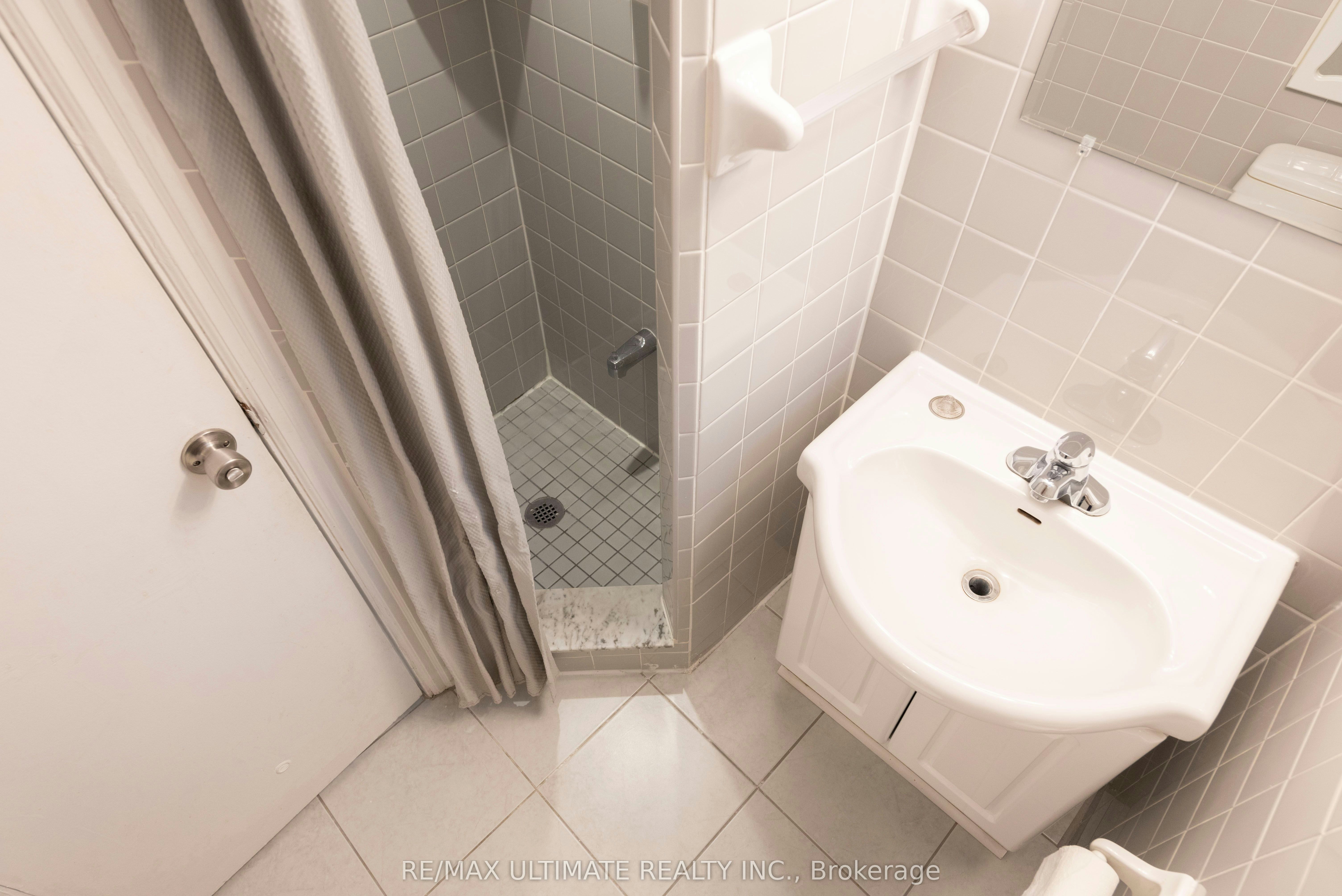 7 Joanith Lower Drive, Toronto, ON, M4B 1S6 - 11