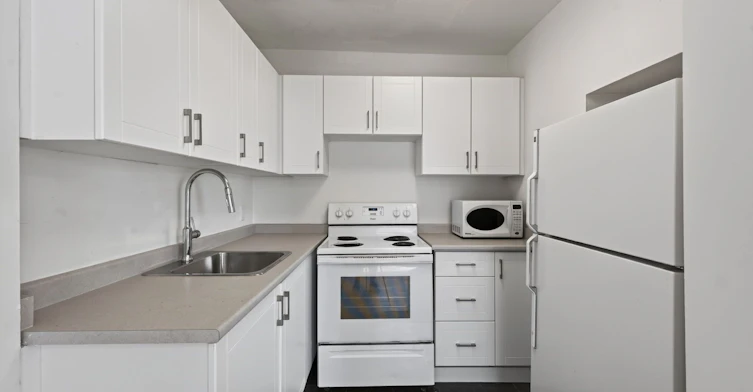 3-2360 Queen Street E, Toronto, ON, M4E 1H3 - 9