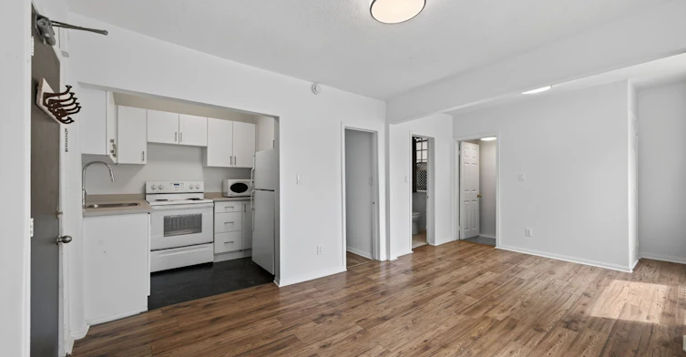 3-2360 Queen Street E, Toronto, ON, M4E 1H3 - 8