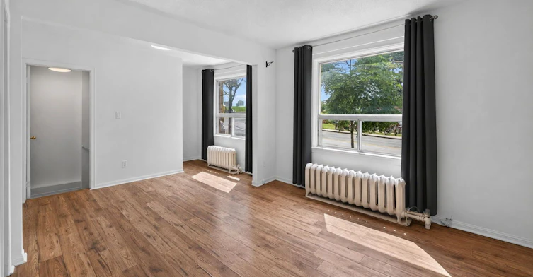 3-2360 Queen Street E, Toronto, ON, M4E 1H3 - 4