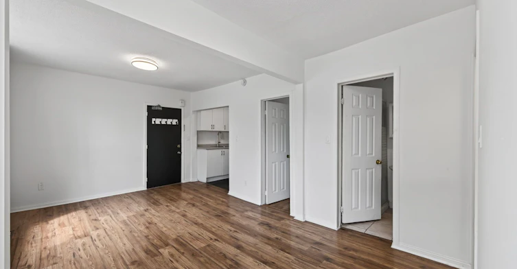 3-2360 Queen Street E, Toronto, ON, M4E 1H3 - 6