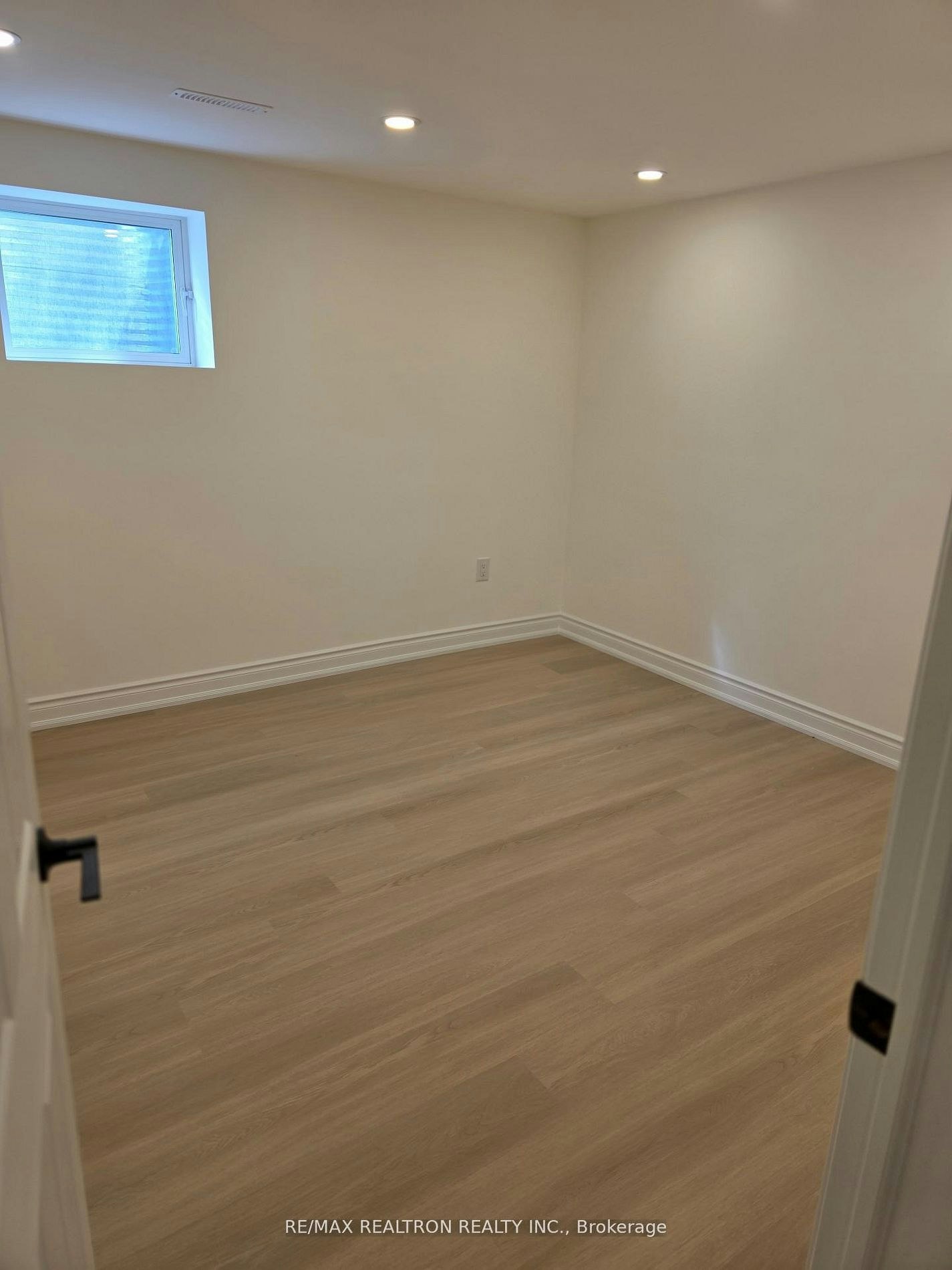 Full Bsmnt-15 Pipers Green Avenue, Toronto, ON, M1S 3J9 - 9