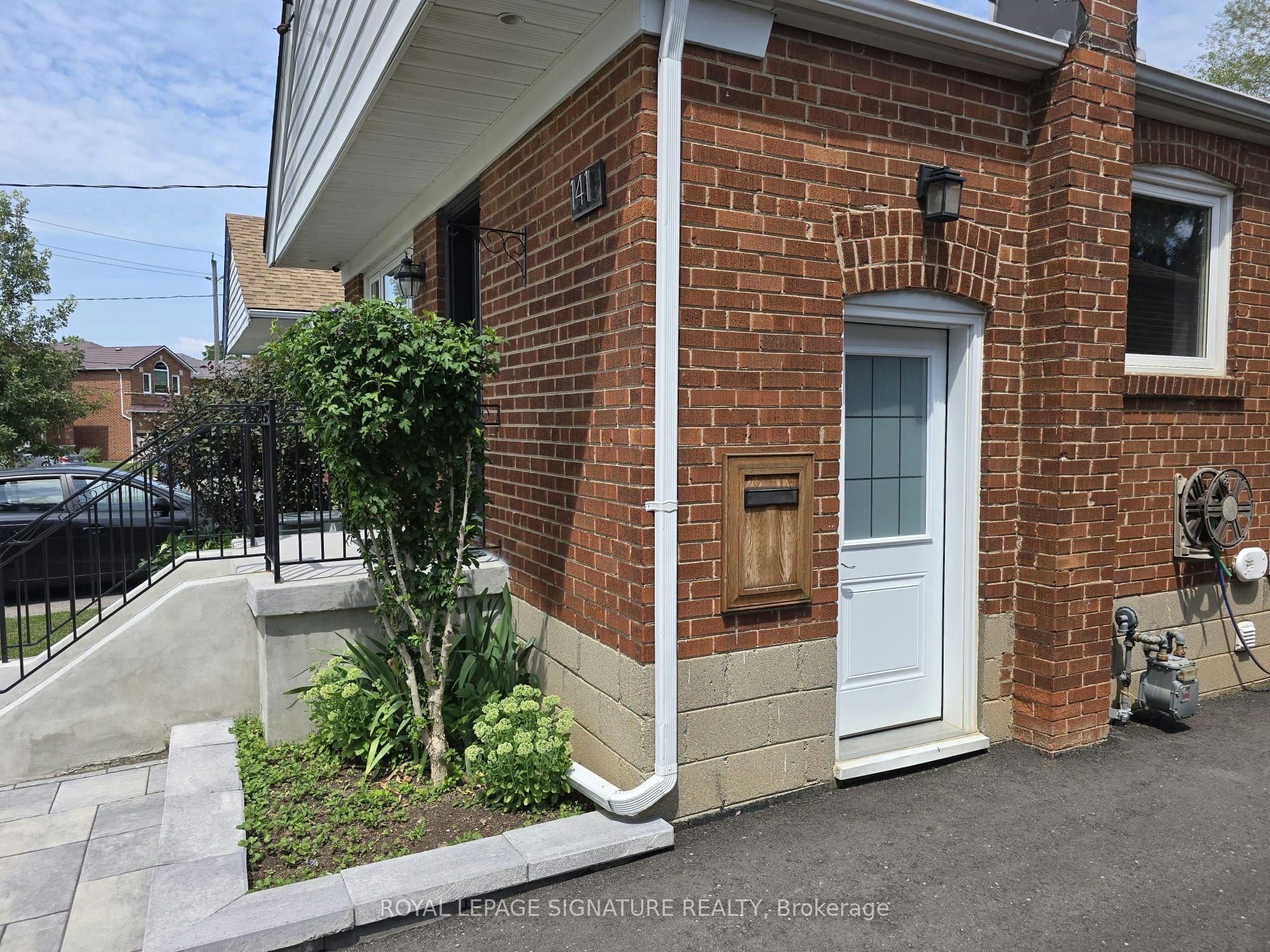 Lower-141 Phillip Avenue, Toronto, ON, M1N 3R6 - 2
