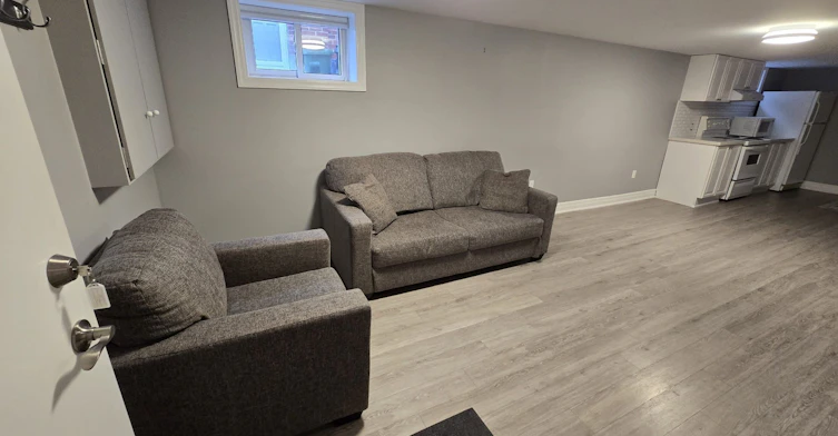 Lower-141 Phillip Avenue, Toronto, ON, M1N 3R6 - 6