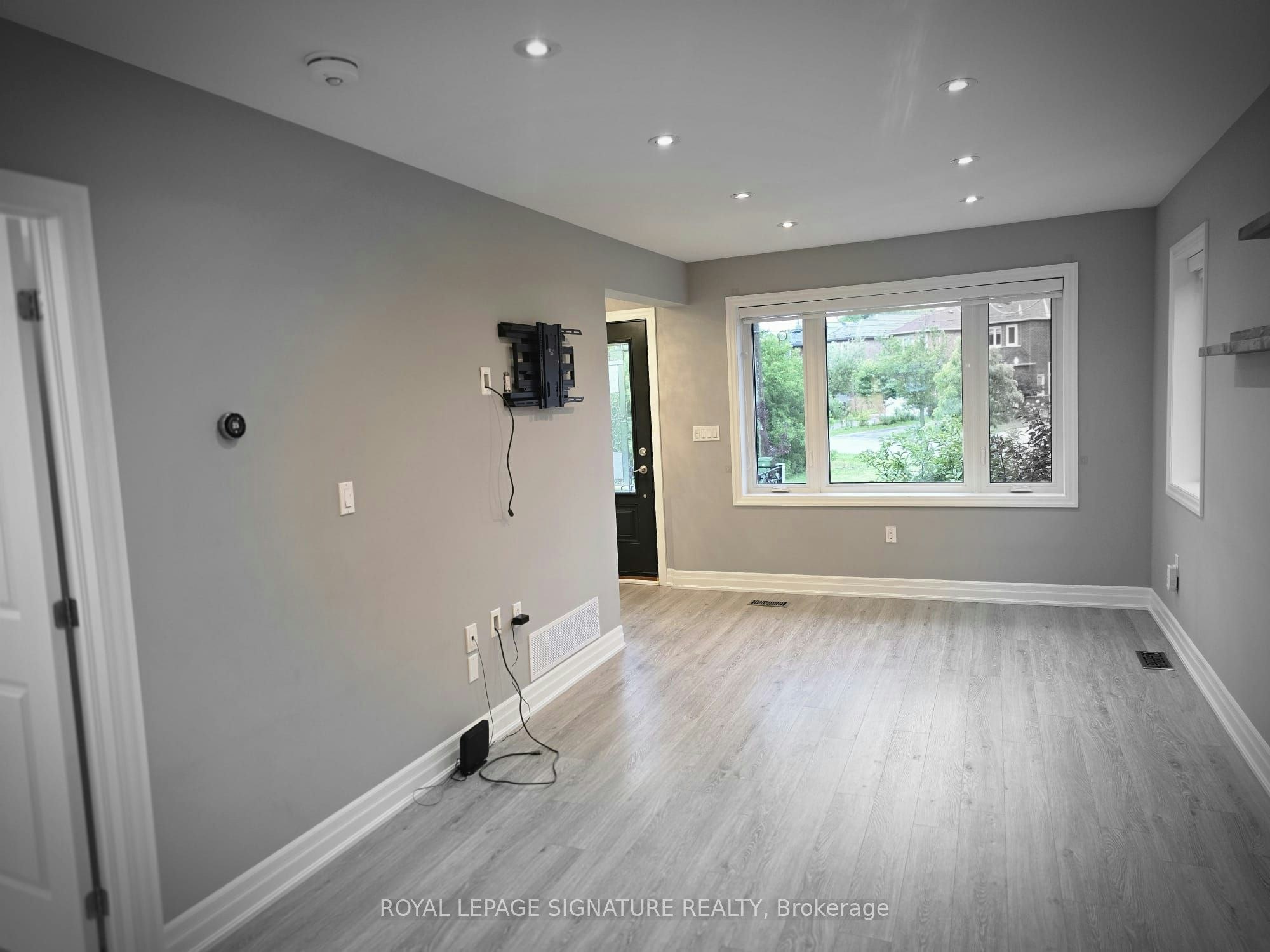 Upper-141 Phillip Avenue, Toronto, ON, M1N 3R6 - 4