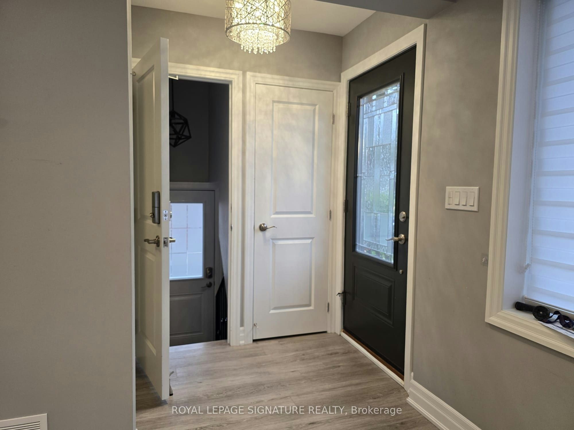 Upper-141 Phillip Avenue, Toronto, ON, M1N 3R6 - 2