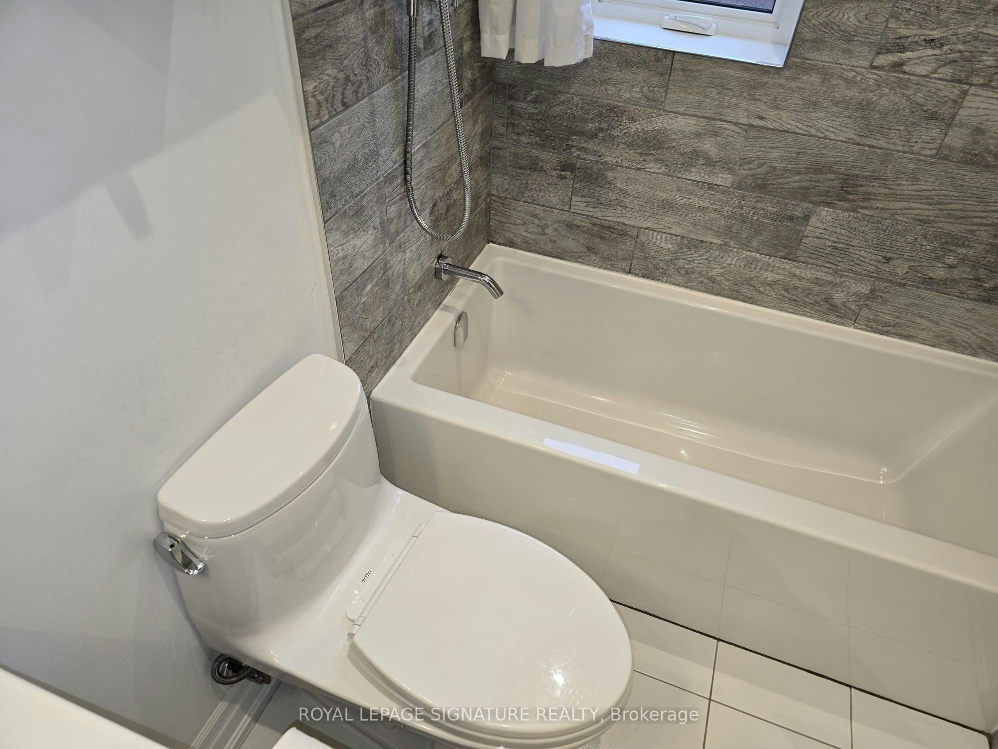 Upper-141 Phillip Avenue, Toronto, ON, M1N 3R6 - 18