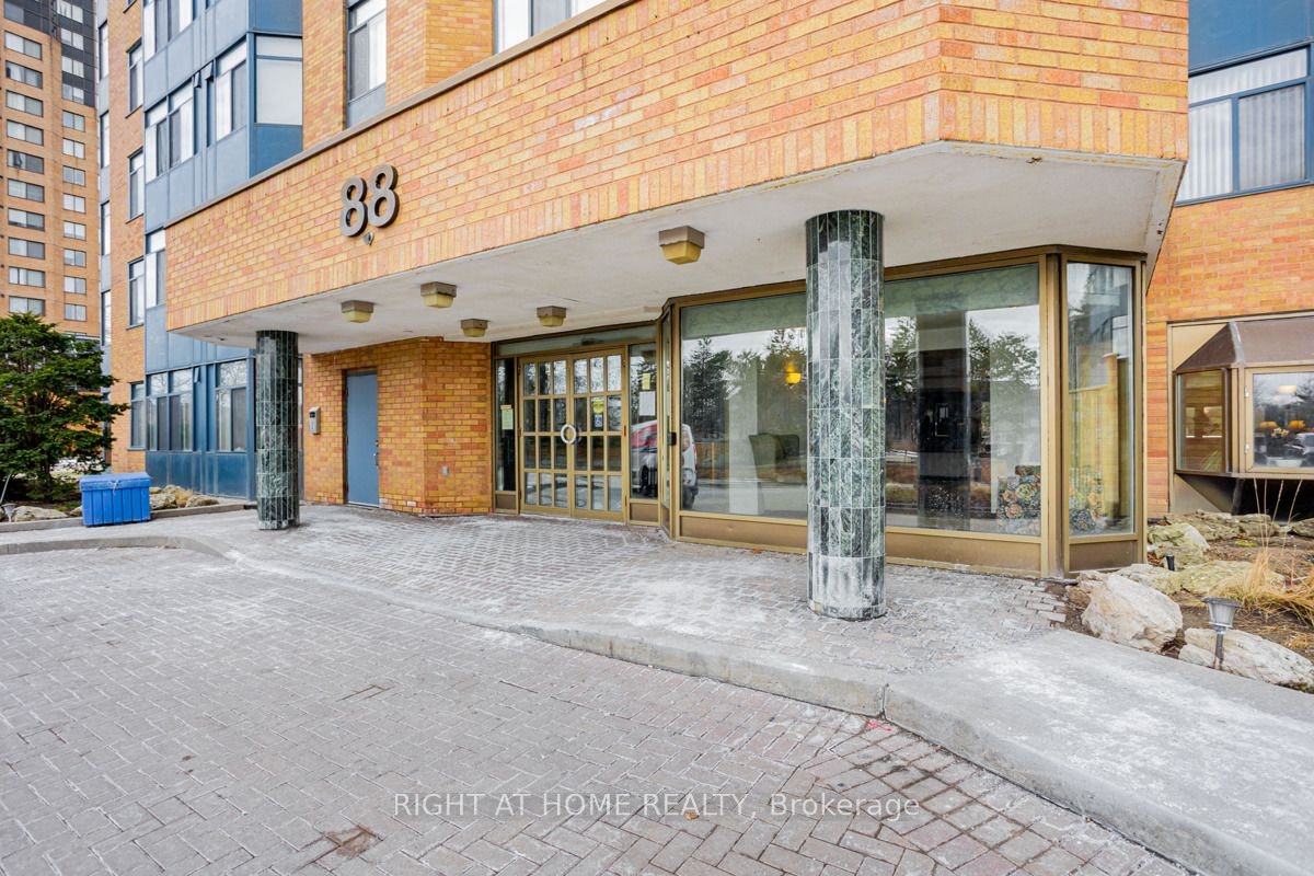 406-88 Alton Towers Circle, Toronto, ON, M1V 5C5 - 2