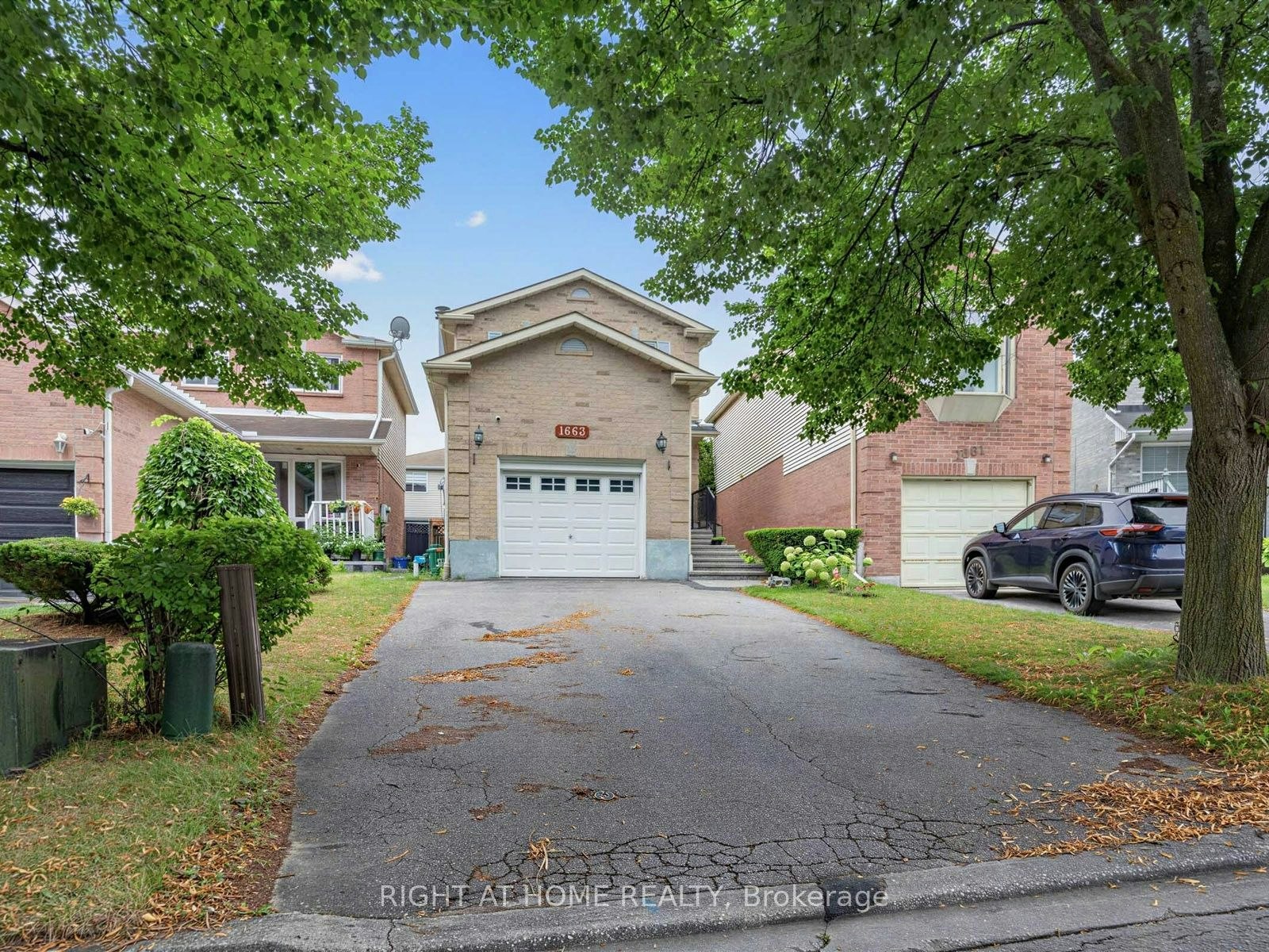 1663 Tawnberry Street, Pickering, ON, L1X 2C4