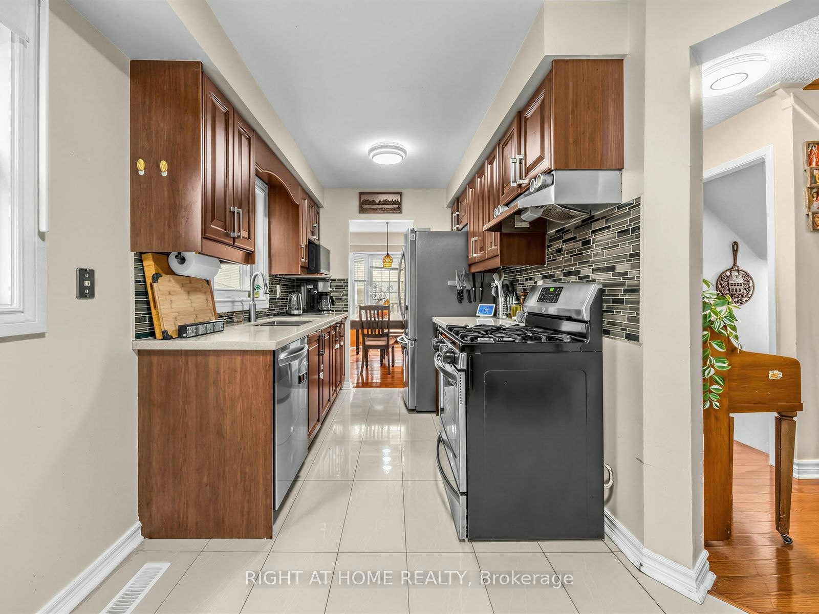 1663 Tawnberry Street, Pickering, ON, L1X 2C4 - 10