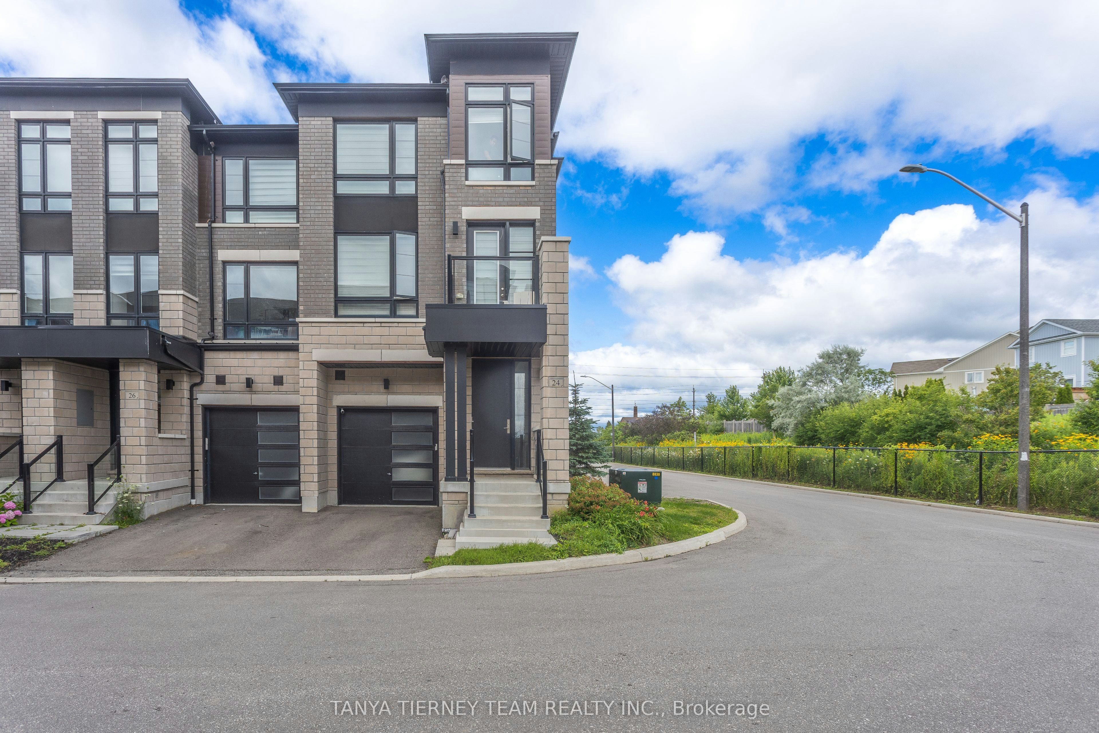 24 Lake Trail Way, Whitby, ON, L1M 0M3