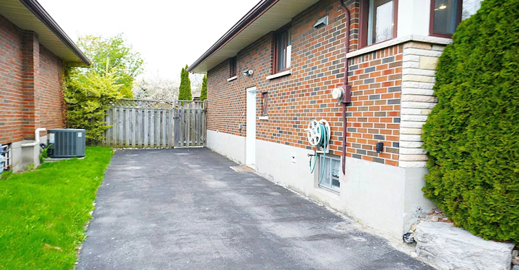 586 Central Park Boulevard N, Oshawa, ON, L1G 6A4 - 28