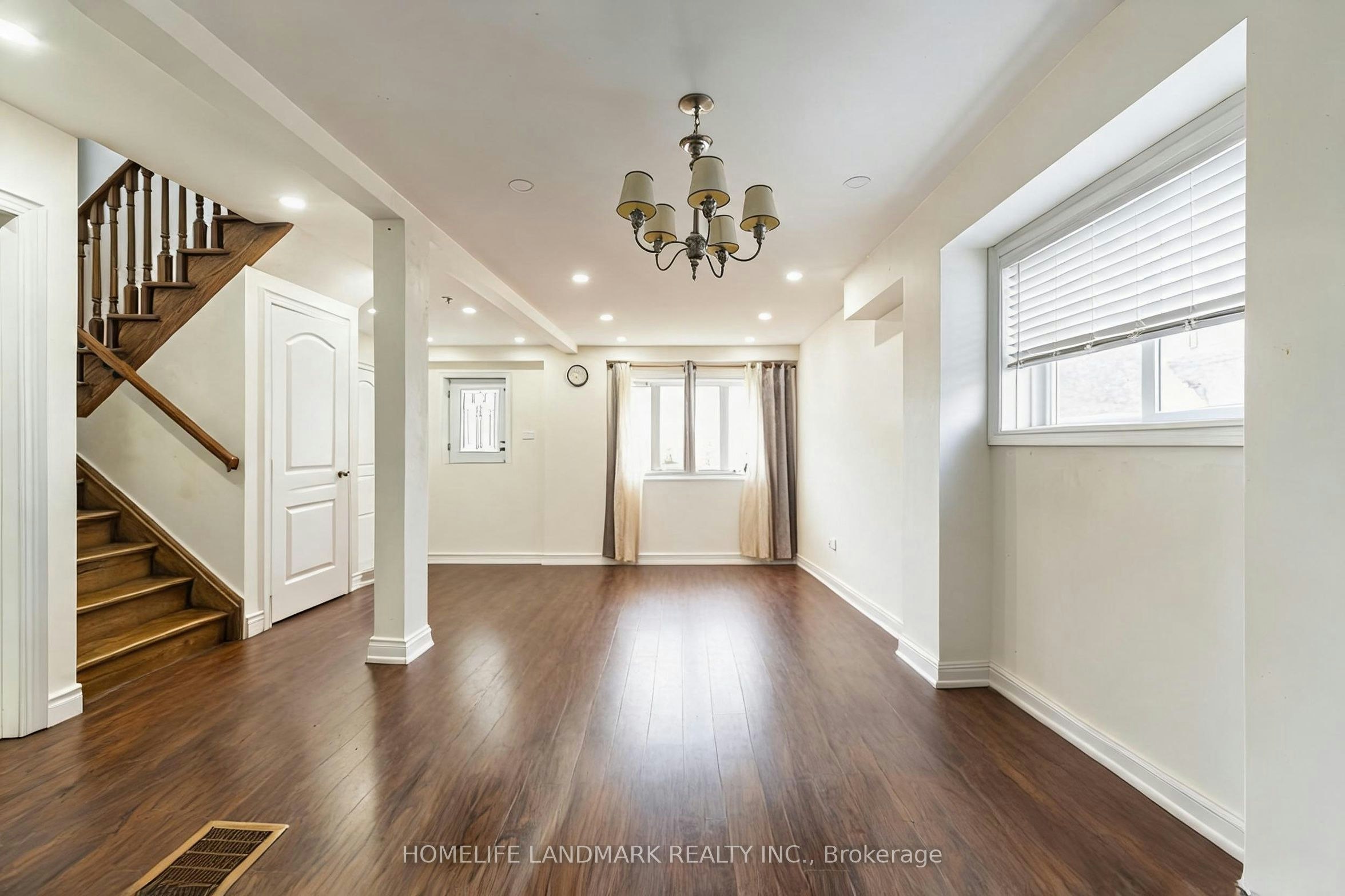 19 Balaclava Drive, Toronto, ON, M1P 1E5 - 5