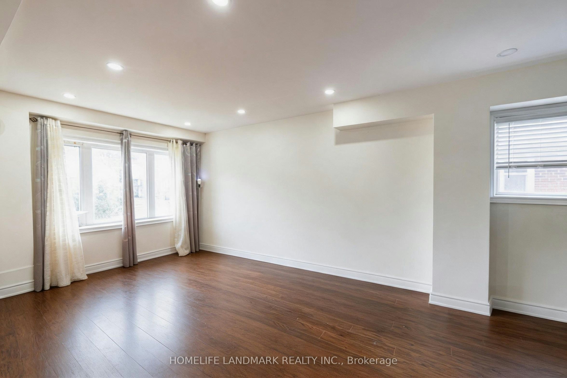 19 Balaclava Drive, Toronto, ON, M1P 1E5 - 4