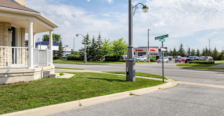 72 Middlecote Drive, Ajax, ON, L1T 0J5 - 2