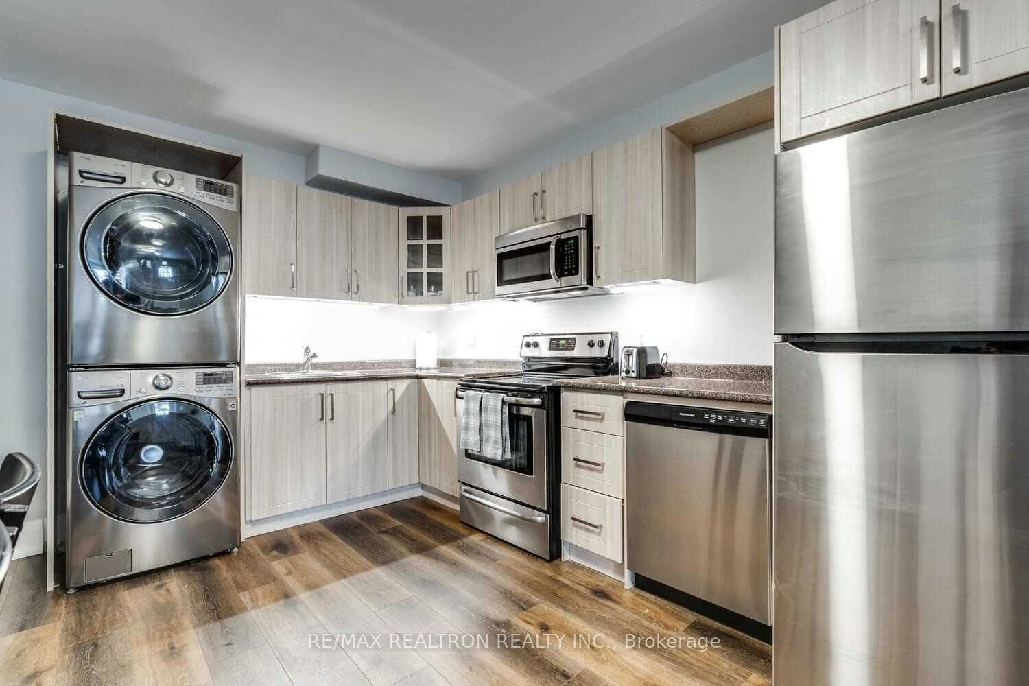 Lower-1319 Gerrard Street E, Toronto, ON, M4L 1Y8 - 6