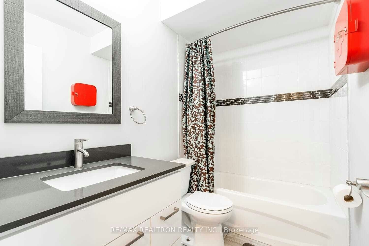 Lower-1319 Gerrard Street E, Toronto, ON, M4L 1Y8 - 20