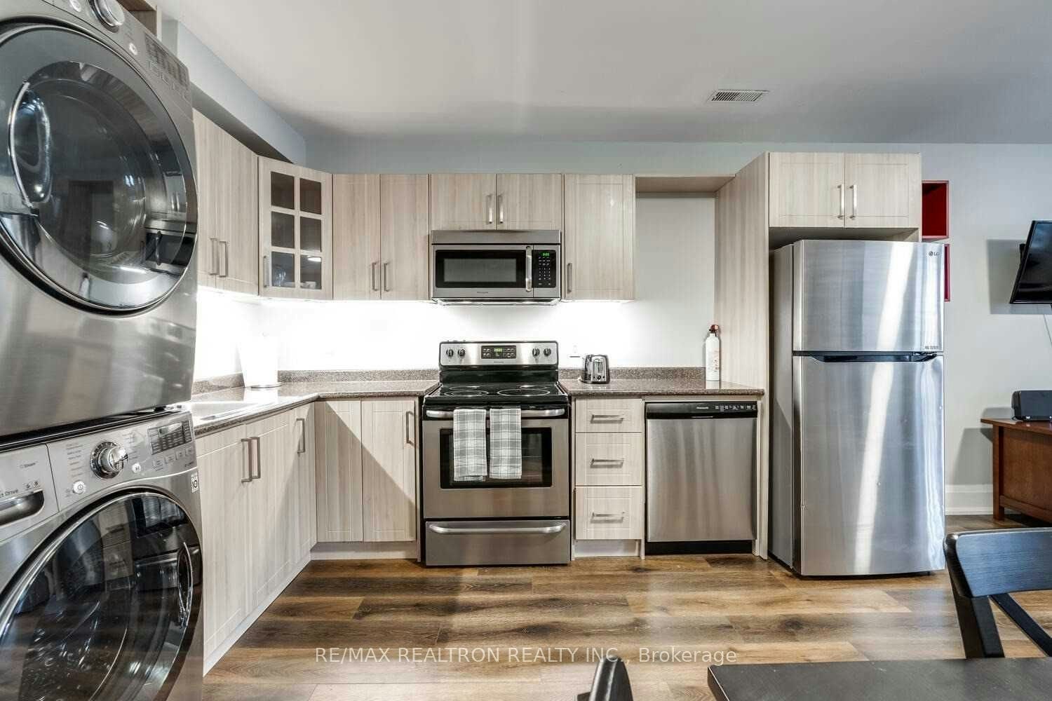 Lower-1319 Gerrard Street E, Toronto, ON, M4L 1Y8 - 7