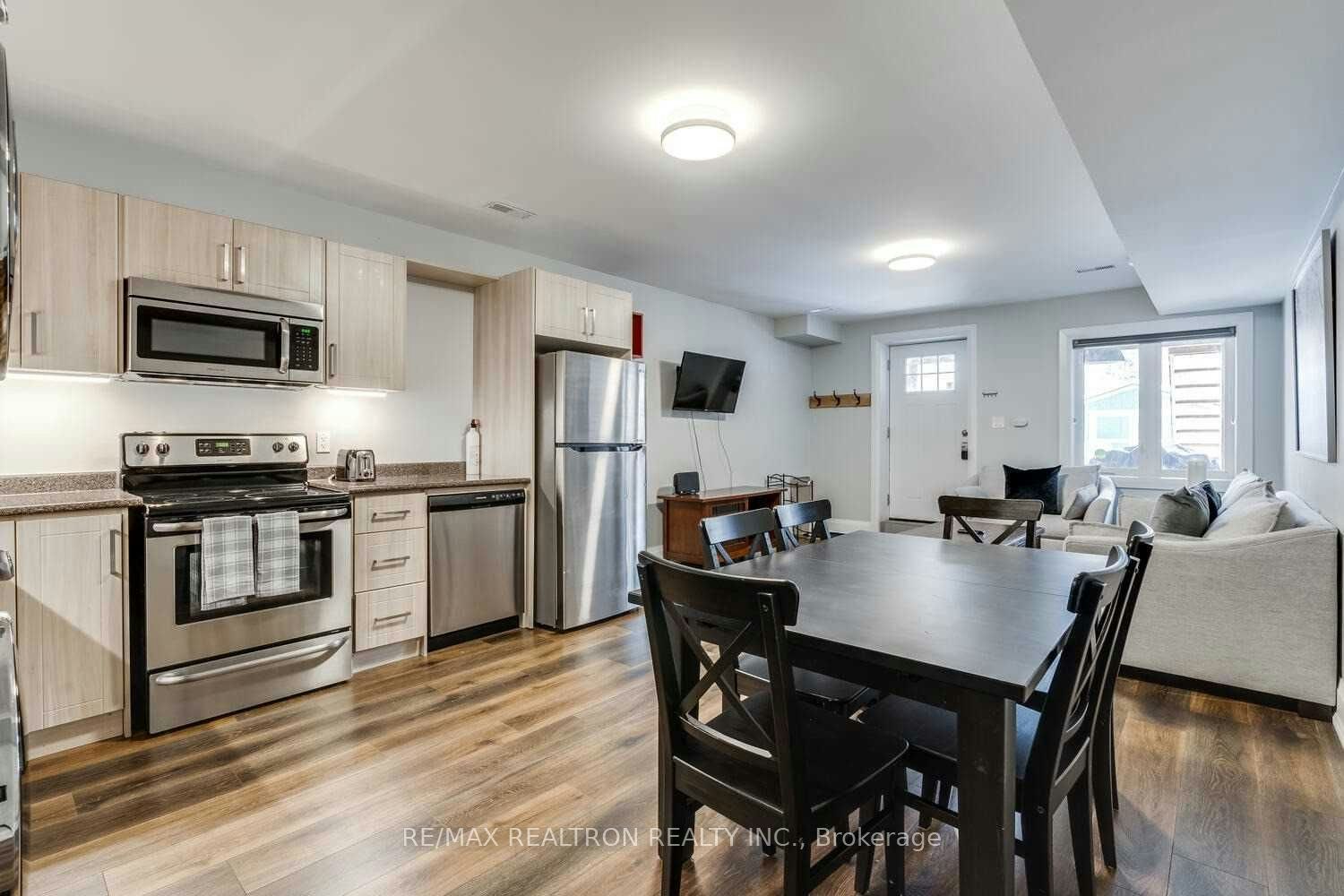 Lower-1319 Gerrard Street E, Toronto, ON, M4L 1Y8 - 10