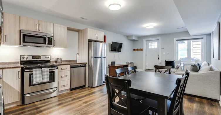 Lower-1319 Gerrard Street E, Toronto, ON, M4L 1Y8 - 10