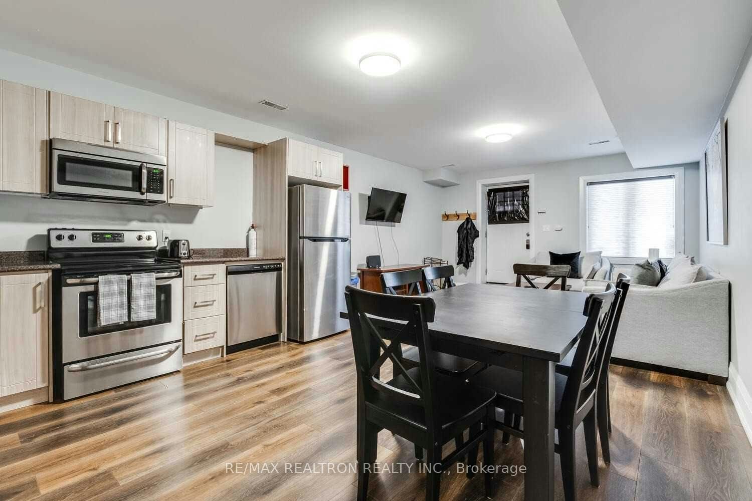 Lower-1319 Gerrard Street E, Toronto, ON, M4L 1Y8 - 9
