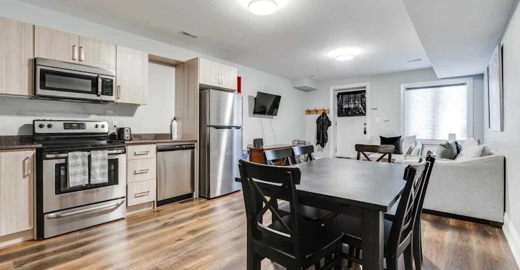 Lower-1319 Gerrard Street E, Toronto, ON, M4L 1Y8 - 9