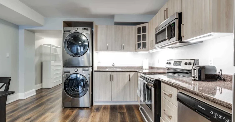 Lower-1319 Gerrard Street E, Toronto, ON, M4L 1Y8 - 8