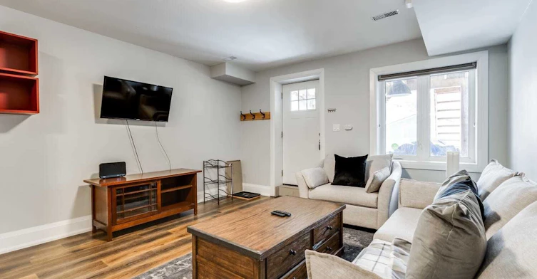 Lower-1319 Gerrard Street E, Toronto, ON, M4L 1Y8 - 3