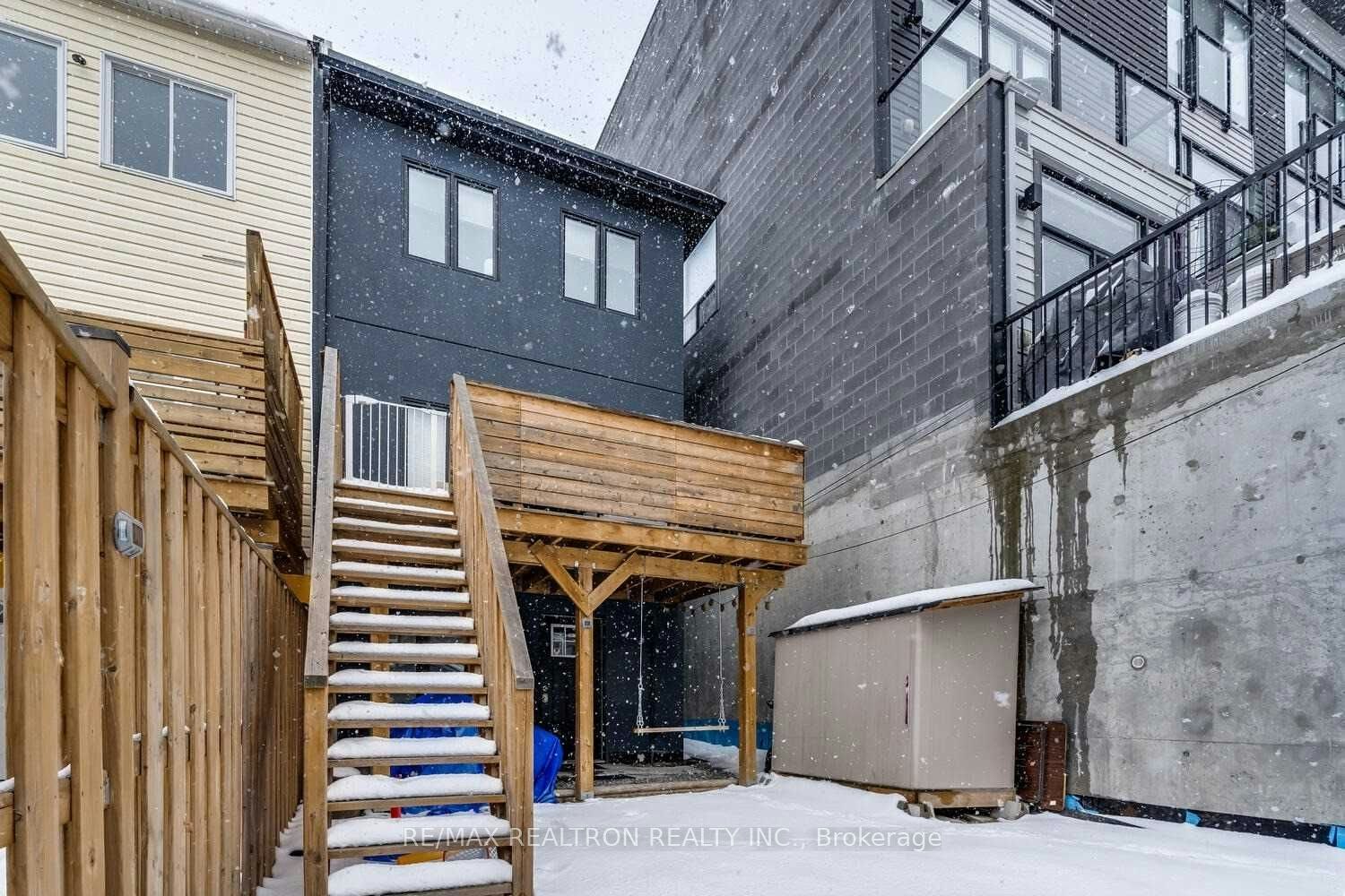 Lower-1319 Gerrard Street E, Toronto, ON, M4L 1Y8 - 23