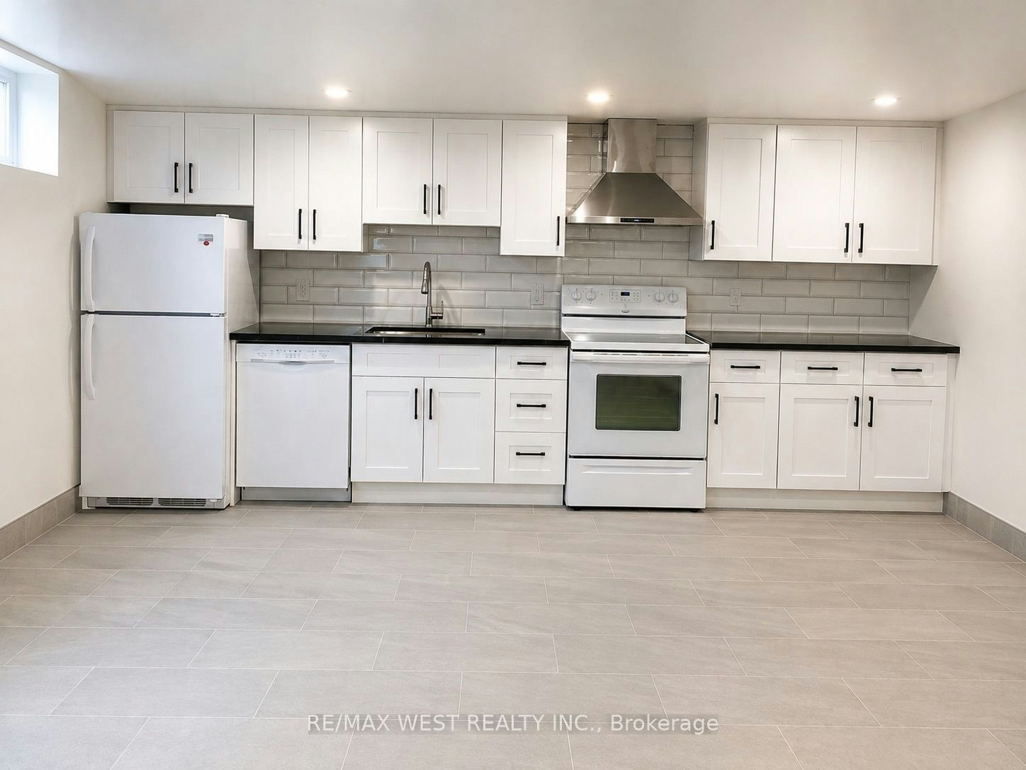 908 Lynx Avenue, Pickering, ON, L1W 2K7 - 3