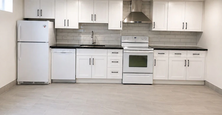 908 Lynx Avenue, Pickering, ON, L1W 2K7 - 3