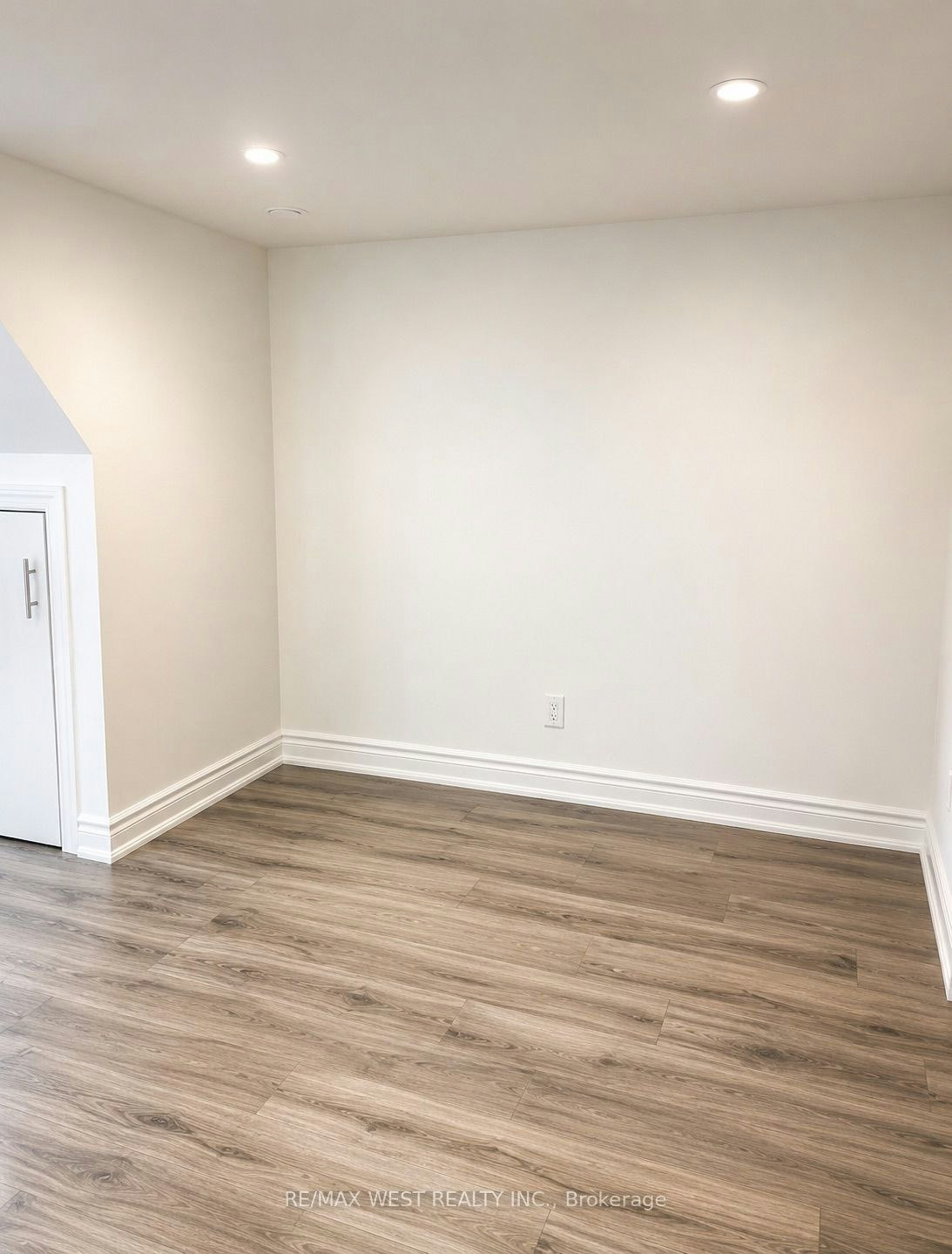 908 Lynx Avenue, Pickering, ON, L1W 2K7 - 9