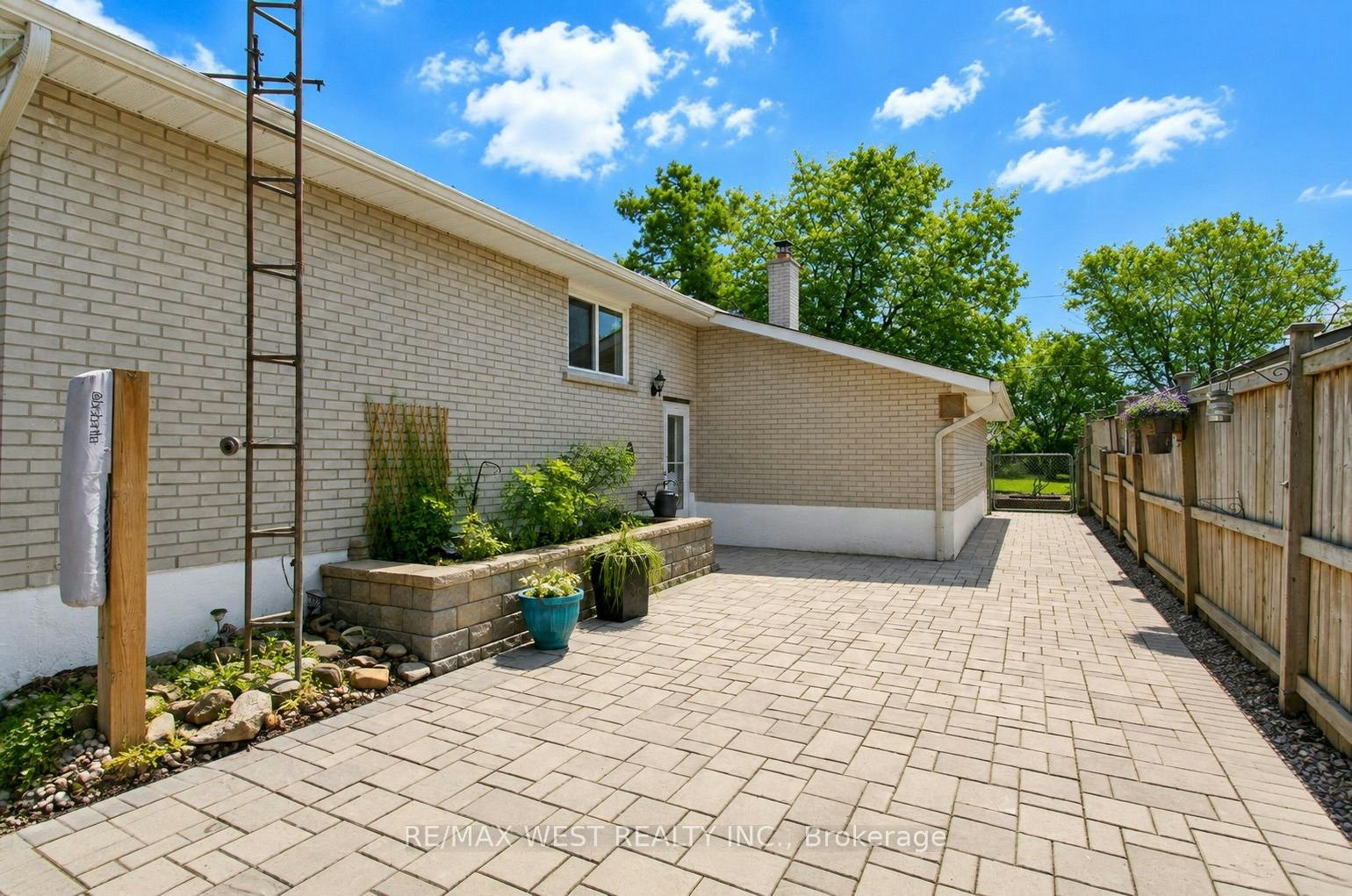 908 Lynx Avenue, Pickering, ON, L1W 2K7 - 2
