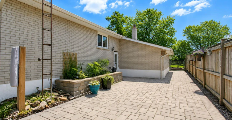 908 Lynx Avenue, Pickering, ON, L1W 2K7 - 2