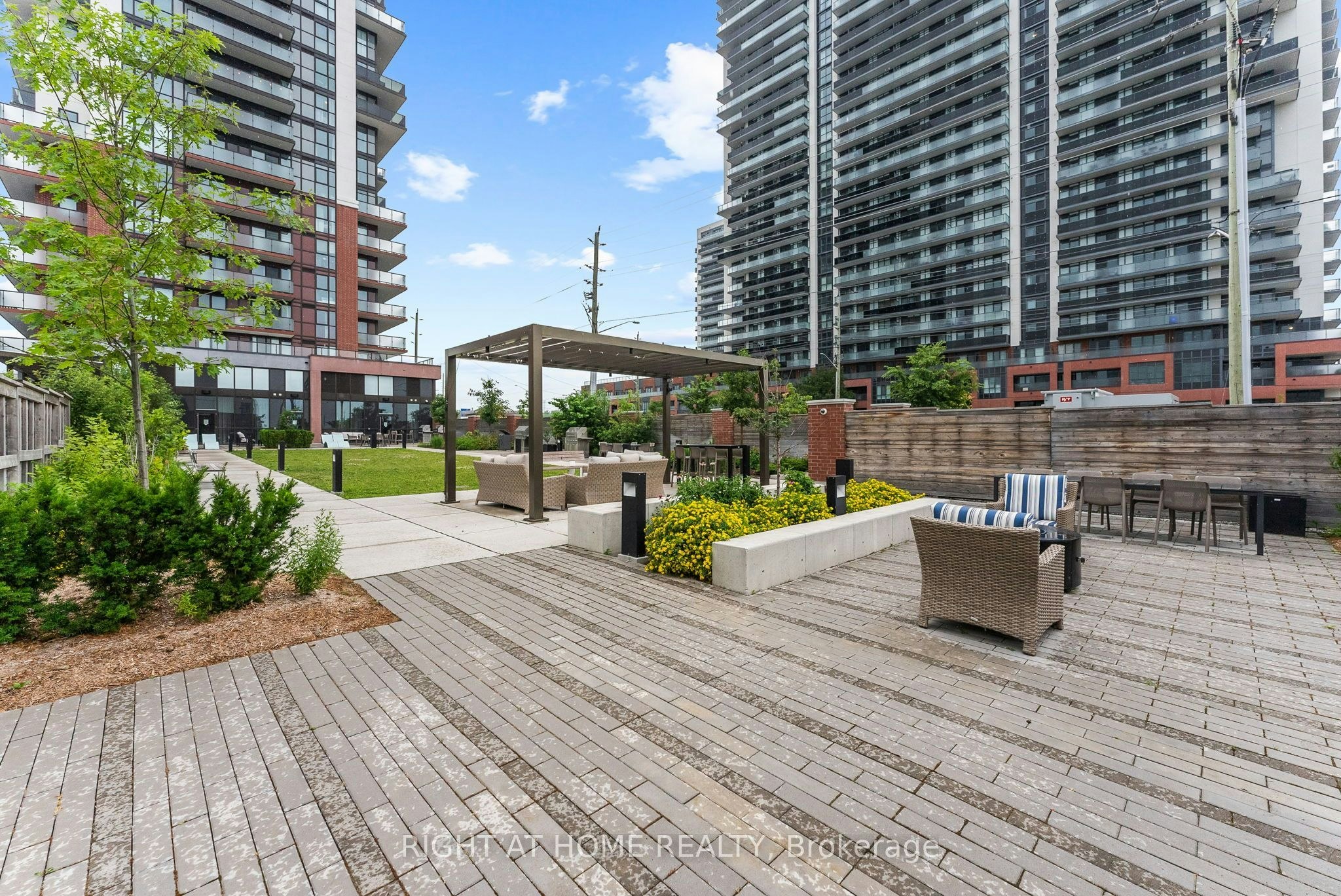 1204-2550 Simcoe Street N, Oshawa, ON, L1L 0R5 - 27