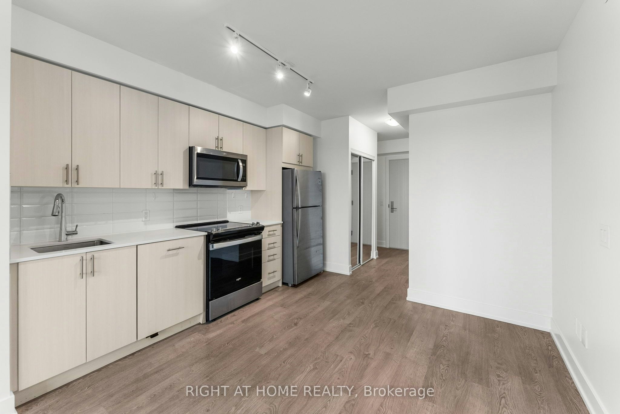 1204-2550 Simcoe Street N, Oshawa, ON, L1L 0R5 - 4