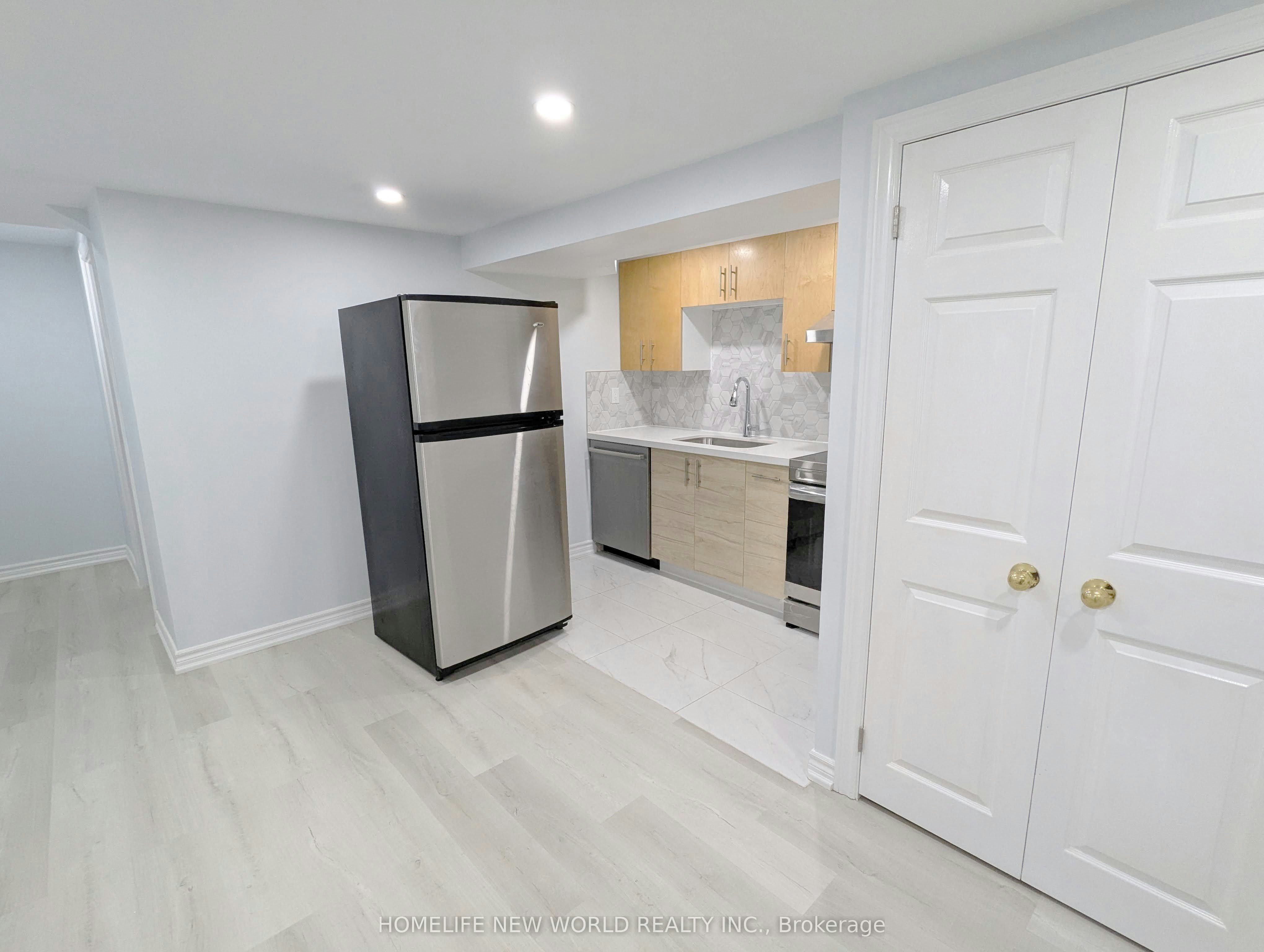 Lower-90 Oakvale Avenue, Toronto, ON, M4J 1J1 - 2