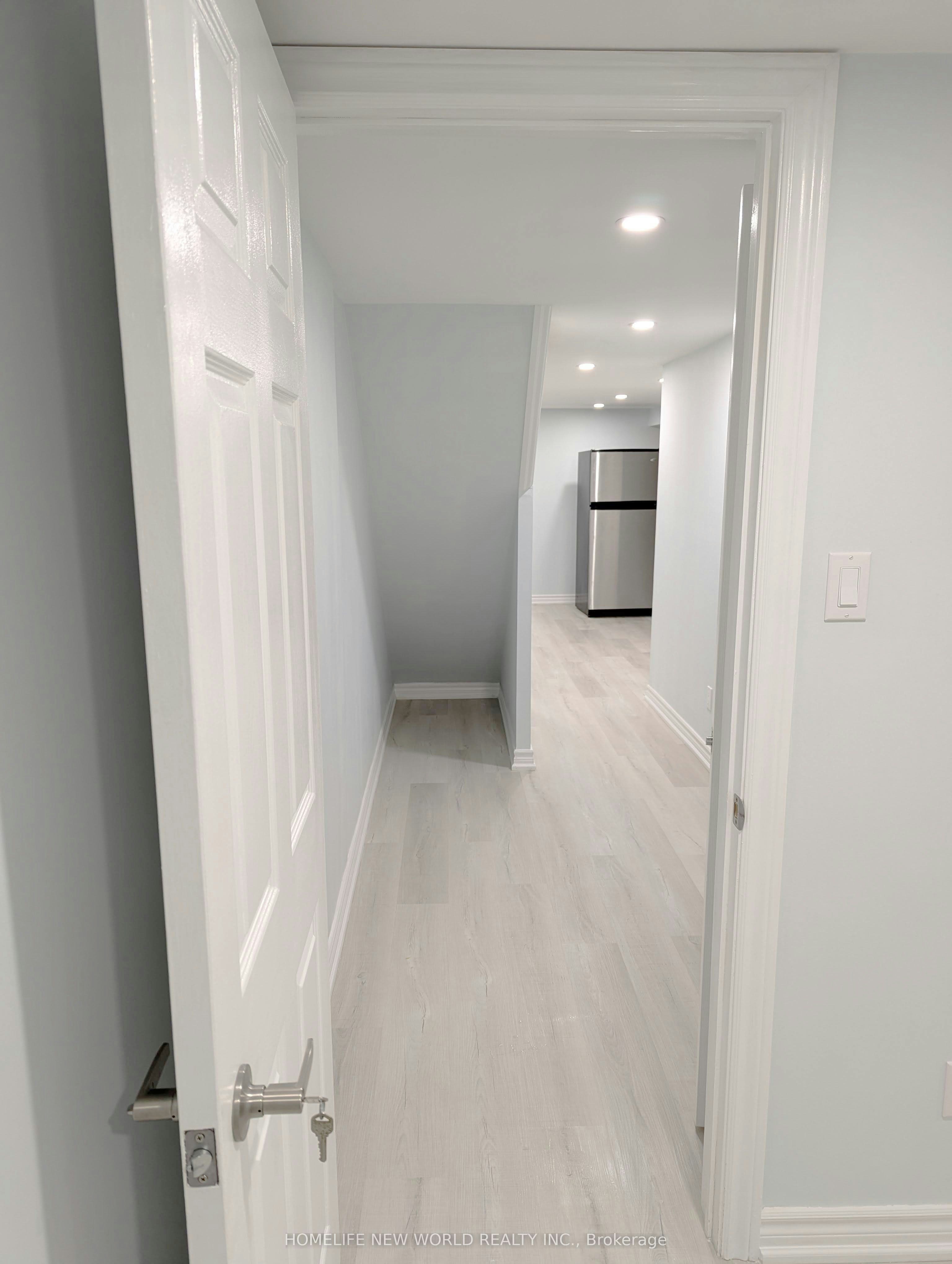 Lower-90 Oakvale Avenue, Toronto, ON, M4J 1J1 - 9