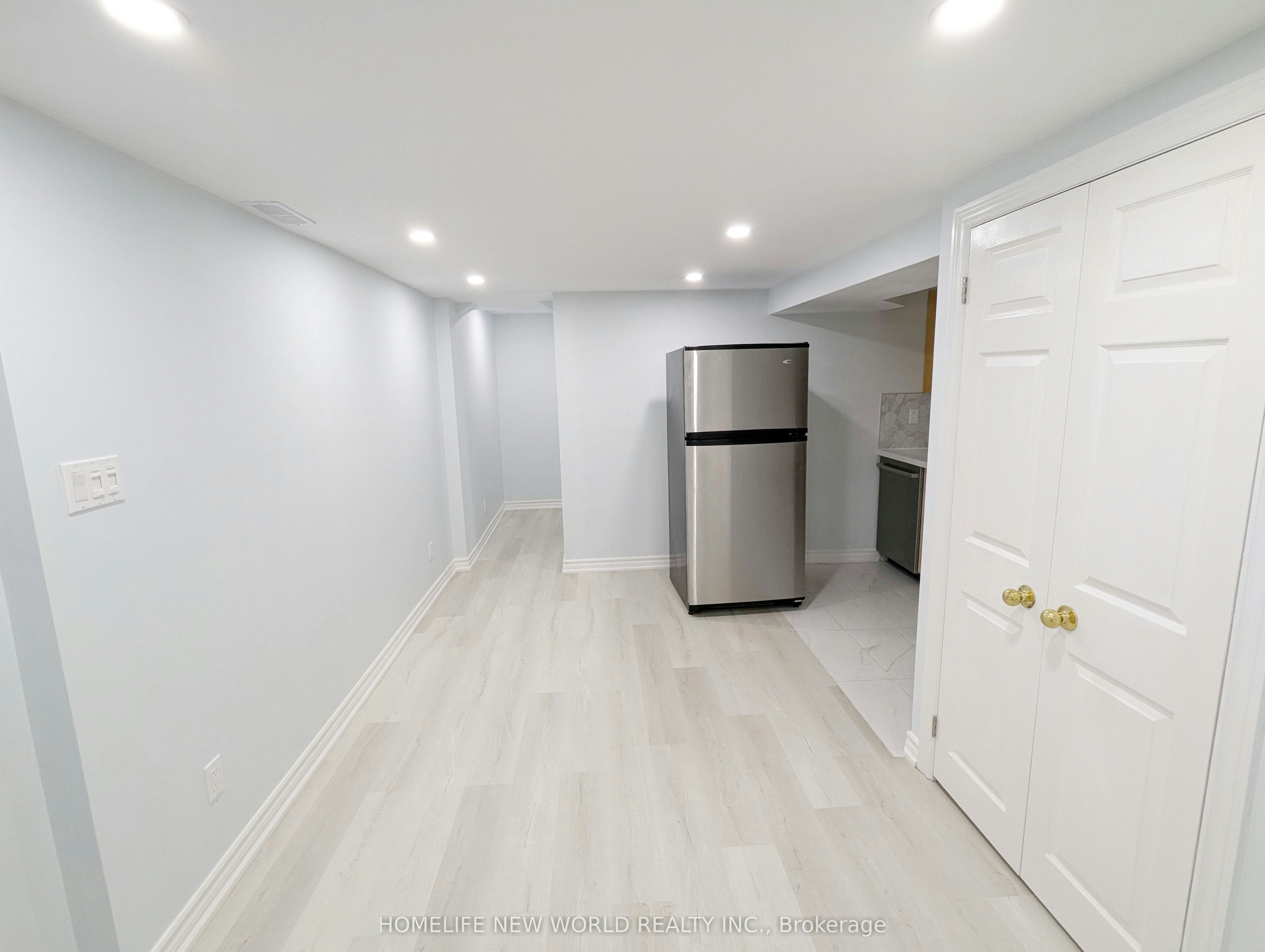 Lower-90 Oakvale Avenue, Toronto, ON, M4J 1J1 - 4