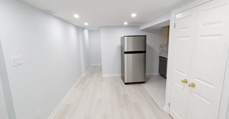 Lower-90 Oakvale Avenue, Toronto, ON, M4J 1J1 - 4