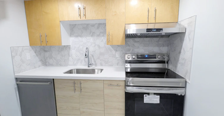 Lower-90 Oakvale Avenue, Toronto, ON, M4J 1J1 - 3