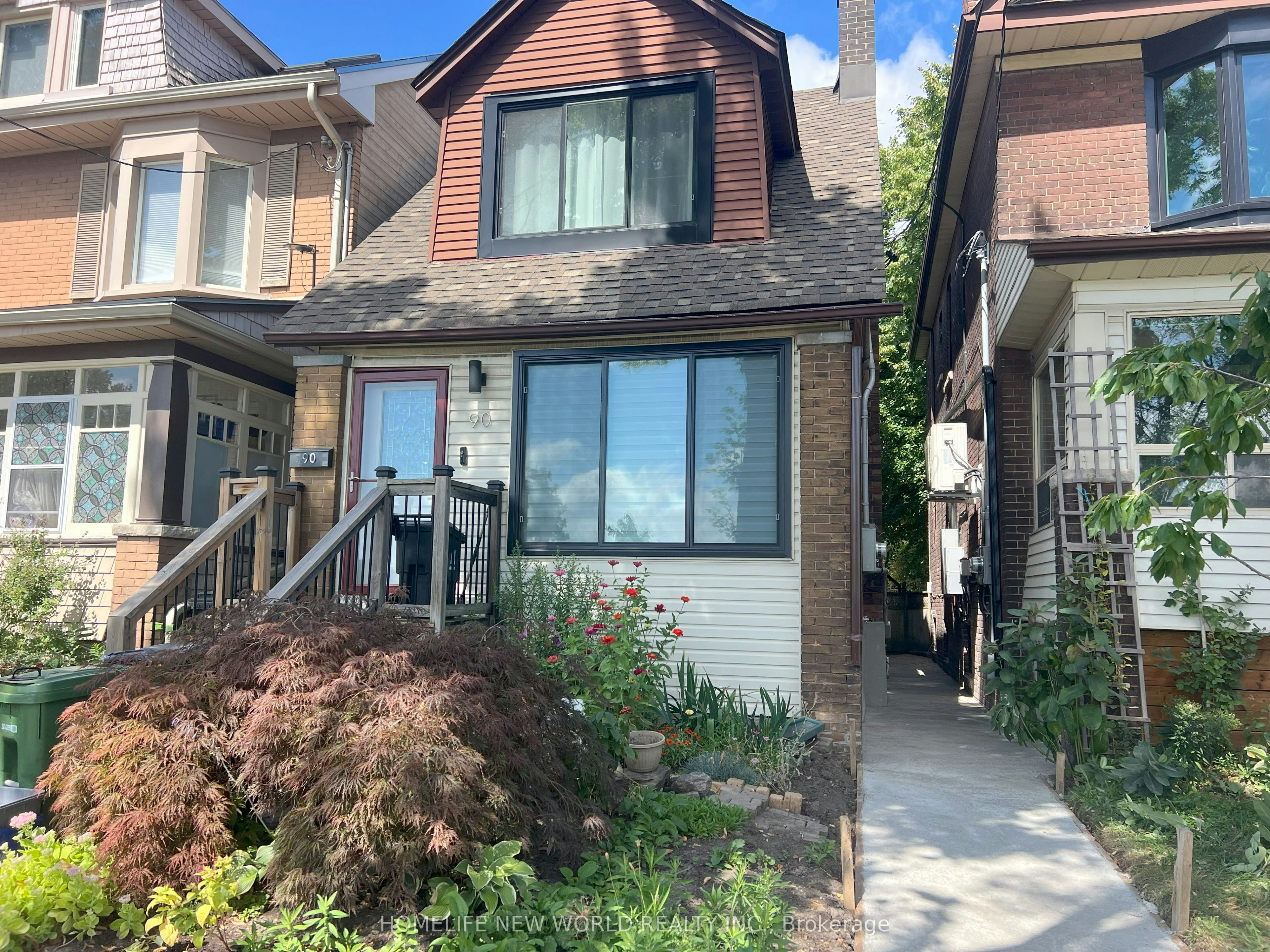 Lower-90 Oakvale Avenue, Toronto, ON, M4J 1J1
