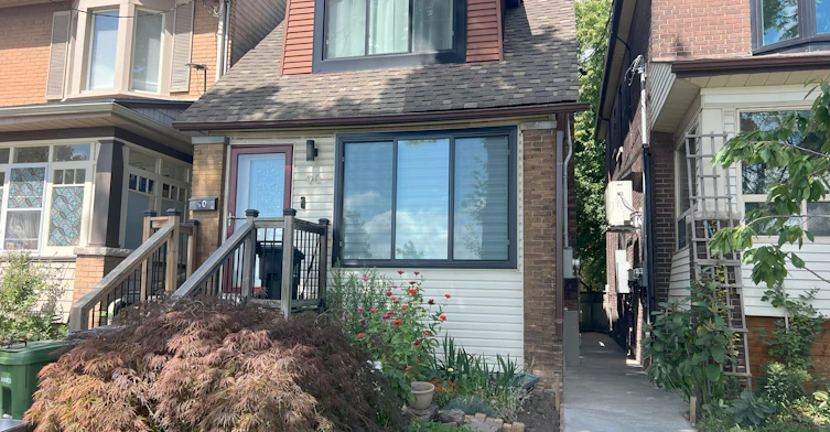 Lower-90 Oakvale Avenue, Toronto, ON, M4J 1J1