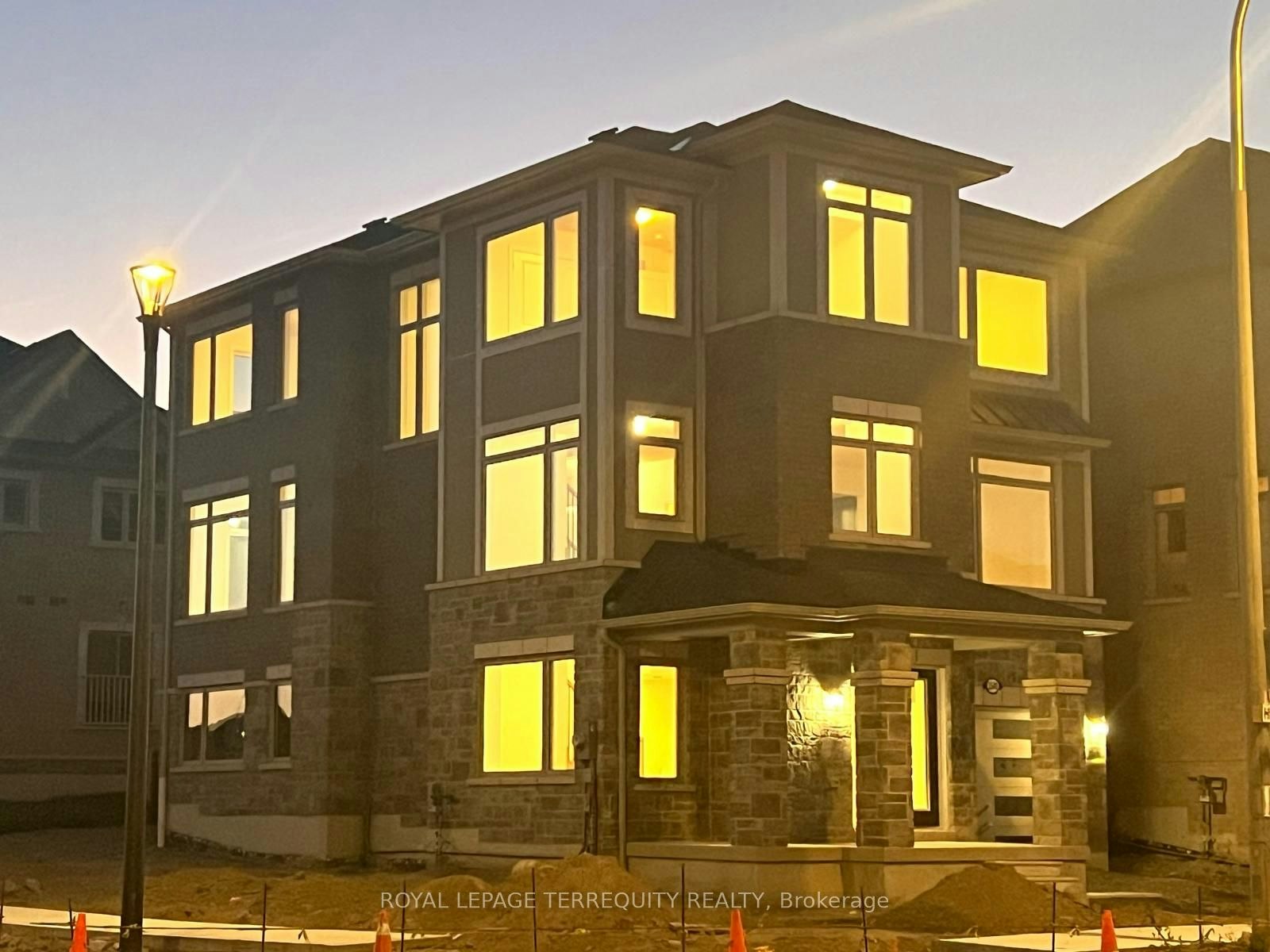 2540 Hibiscus Drive, Pickering, ON, L1X 0M6