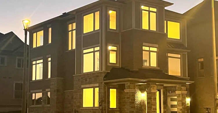 2540 Hibiscus Drive, Pickering, ON, L1X 0M6